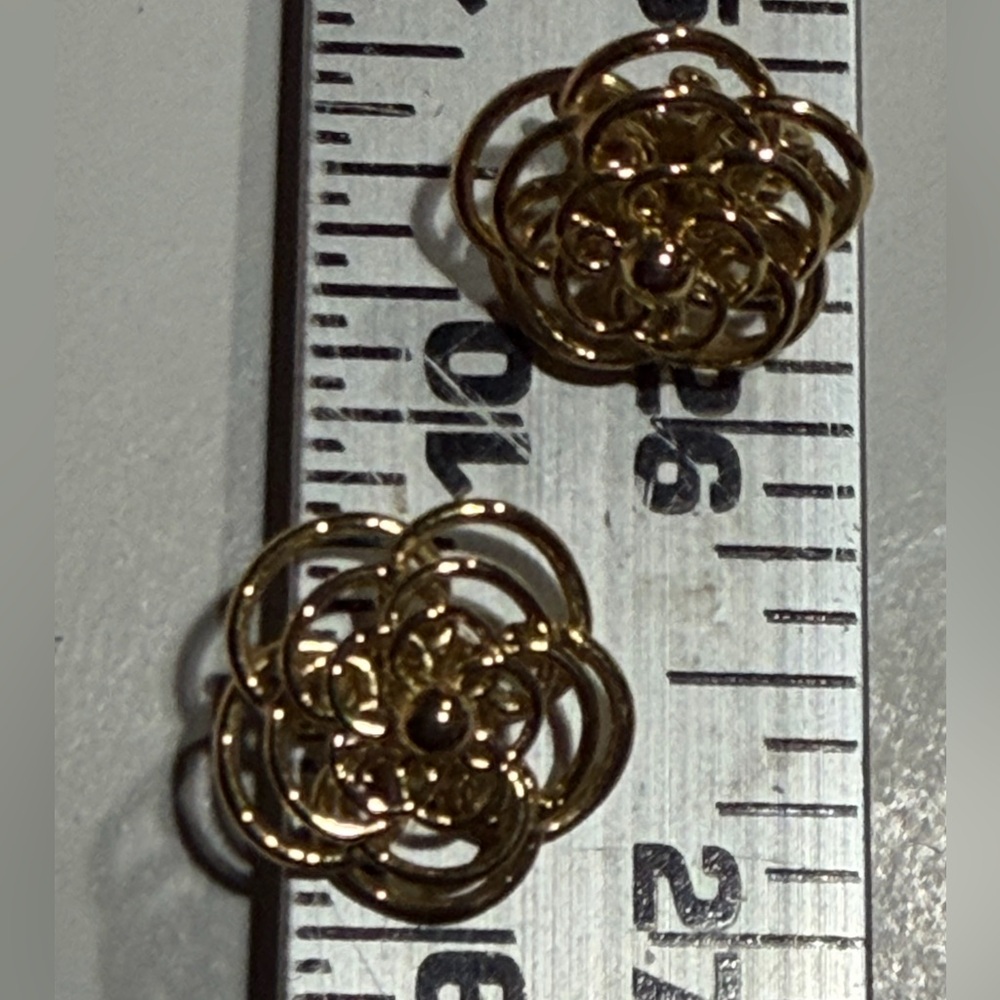 Rare Vintage Golden Trifari Open Petal Flower Earring Pair: Non-pierced Clip